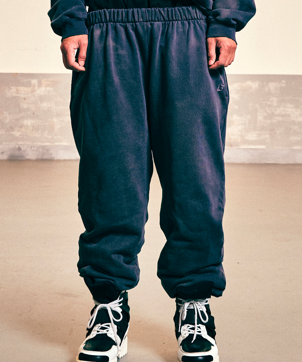EMBROIDERED LOGO SPRAY WASHED SWEATPANTS